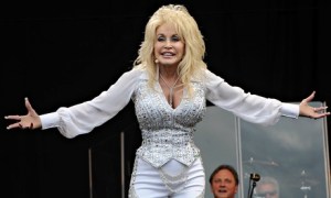 Dolly-Parton-at-Glastonbu-011